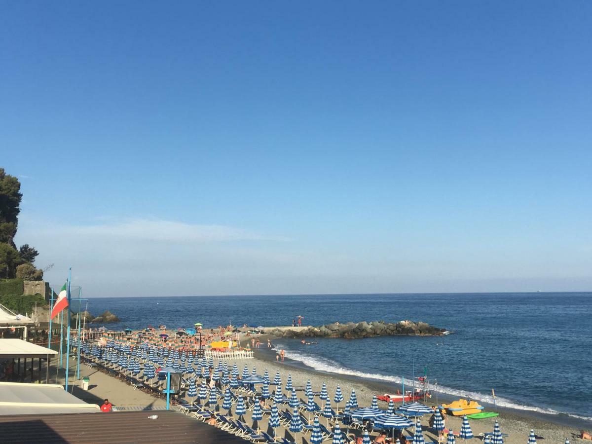 Le Finestre Sul Mare Lägenhet Albissola Marina Exteriör bild