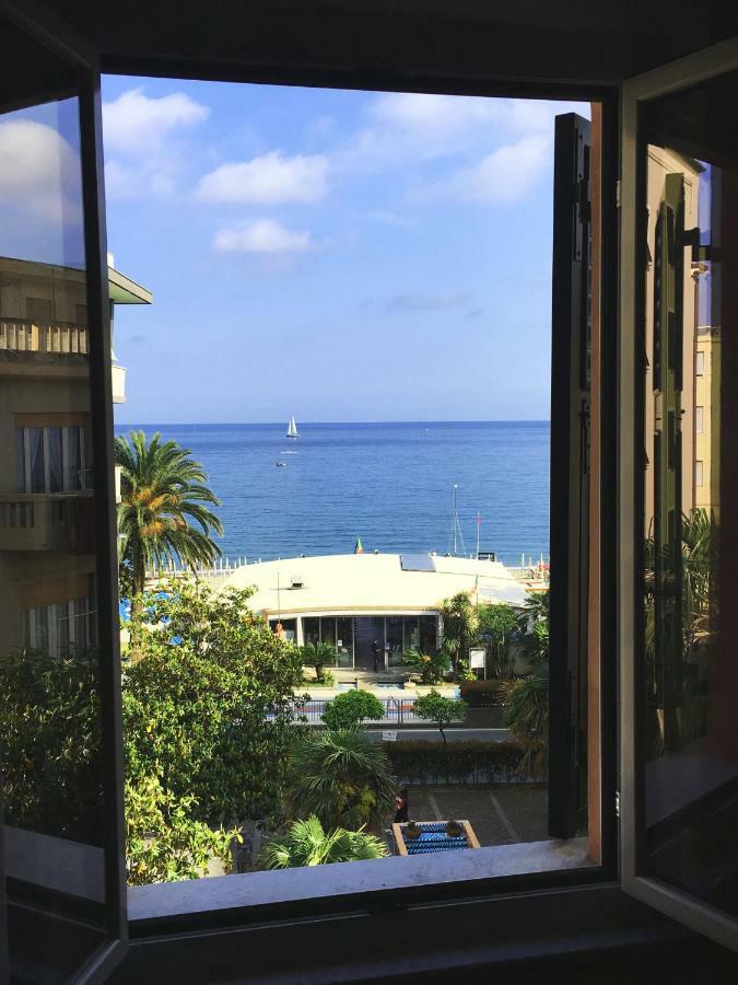 Le Finestre Sul Mare Lägenhet Albissola Marina Exteriör bild