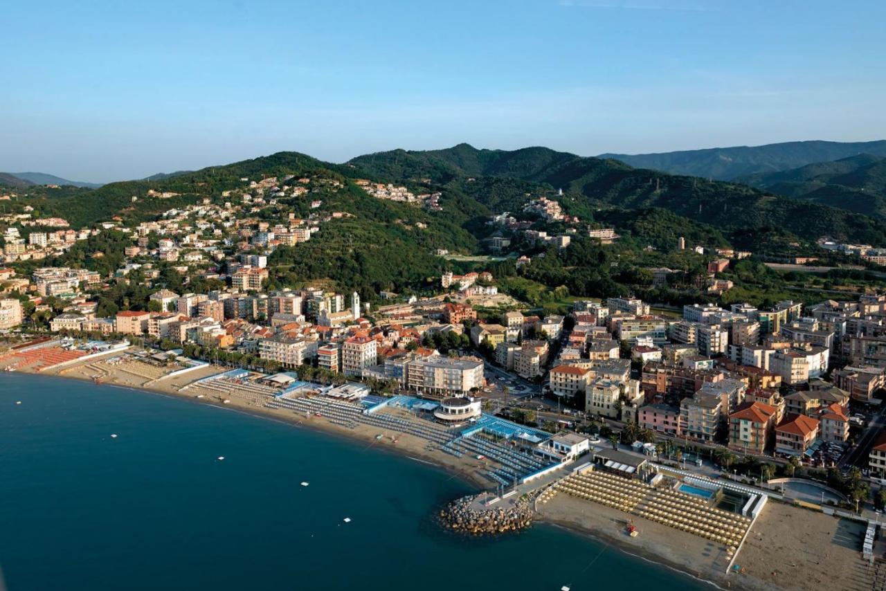 Le Finestre Sul Mare Lägenhet Albissola Marina Exteriör bild